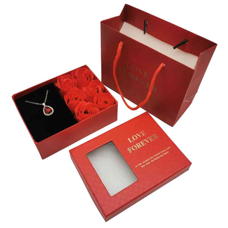 [HC2015] Collar con dije, en caja
